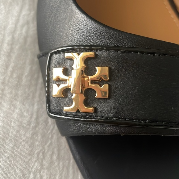 Like New! Tory Burch Black Kira Open Toe Wedge 9 - Picture 4 of 13